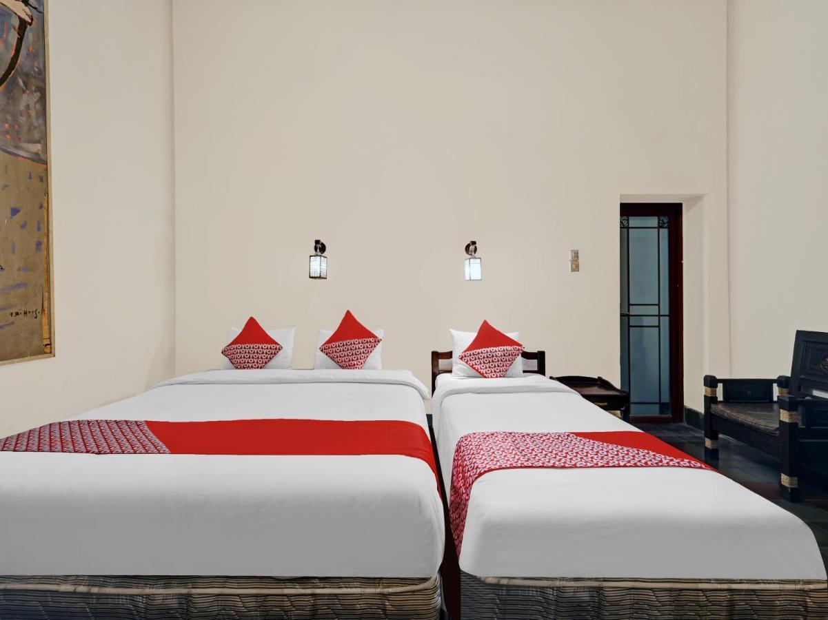 Oyo 90676 Oryza Hotel Jogjakarta Buitenkant foto